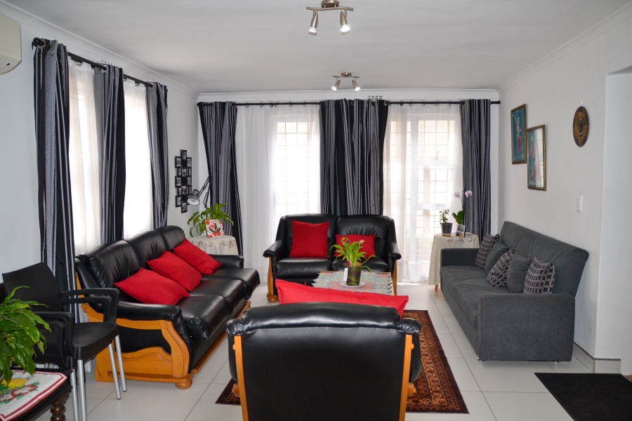 4 Bedroom Property for Sale in Rondebosch East Western Cape